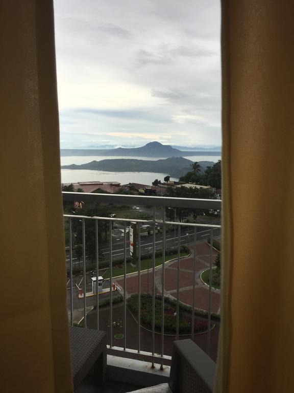 Ron'S Condo Overlooking The Lake Tagaytay City Exterior foto